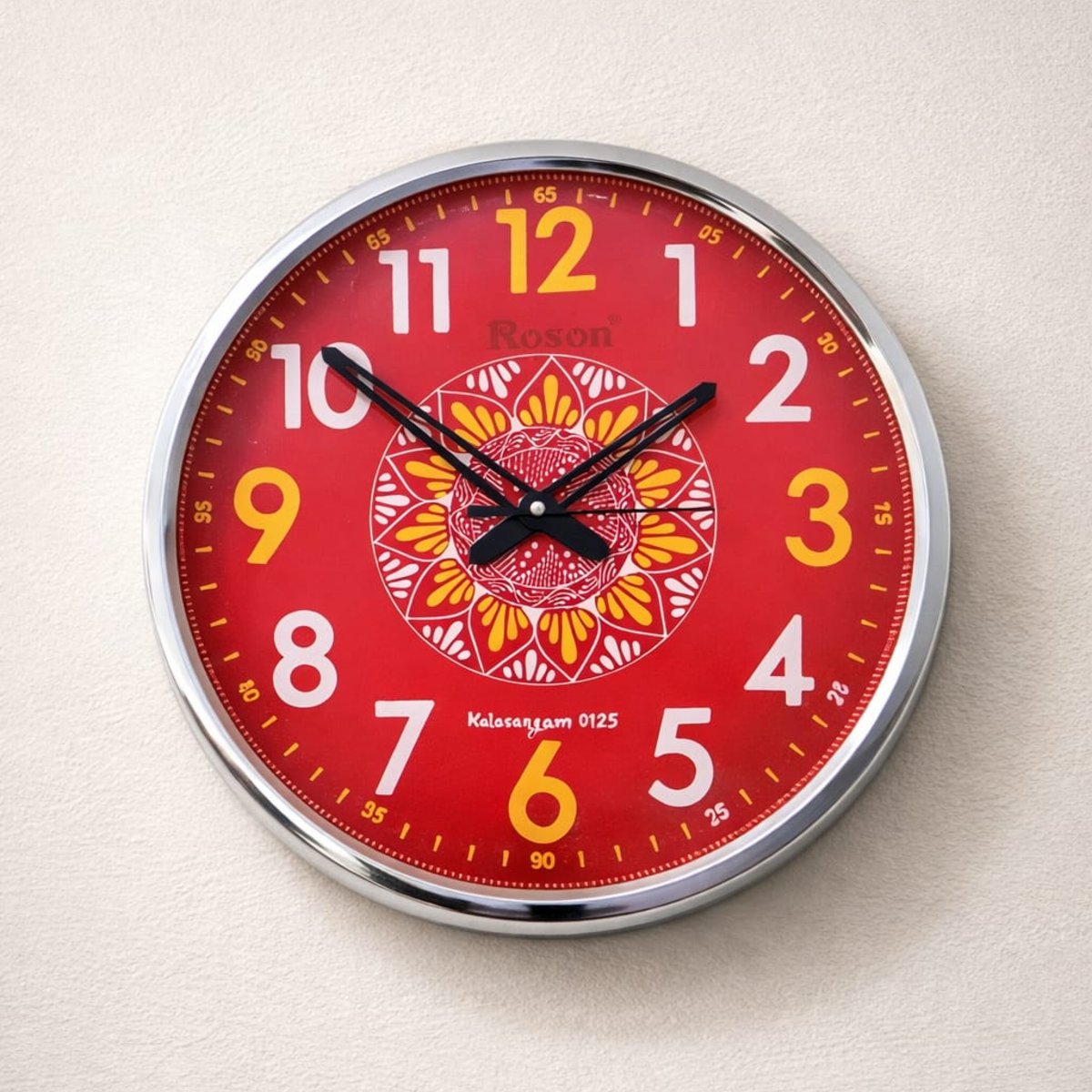 Handmade 37x37 cm Aipan Wall Clock Red White Ethnic Design