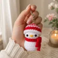 Handmade Crochet Snowman Keychain – Cute 6 cm